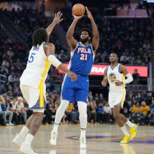 Beim Aufeinandertreffen auf einer schmalen Straße ist der Sieger König, Curry führt die Warriors zum Gegenangriff auf die 76ers